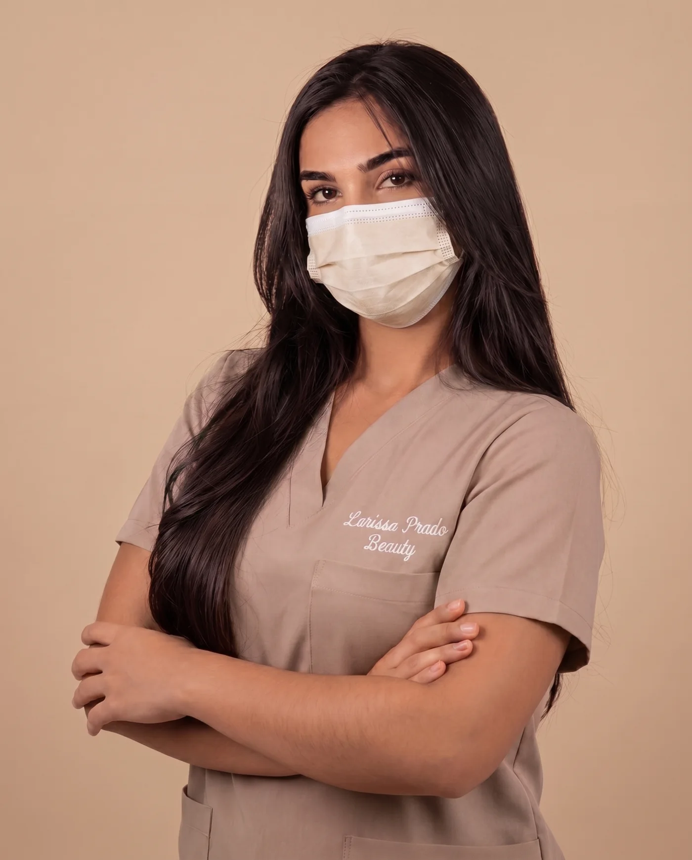 Larissa Prado, especialista en pestañas y cejas